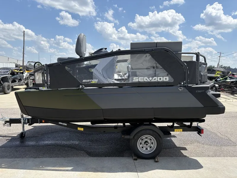 Slide: The Image of Sea-Doo Switch Fish™ Compact - 170 hp Galvanized 2026 - 3