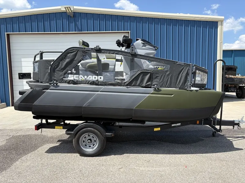 Slide: The Image of Sea-Doo Switch Fish™ Compact - 170 hp Galvanized 2026 - 1