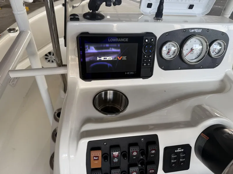 Slide: The Image of Mako 18 LTS 2021 boat dashboard with Lowrance HDS Live display and gauges. - 22