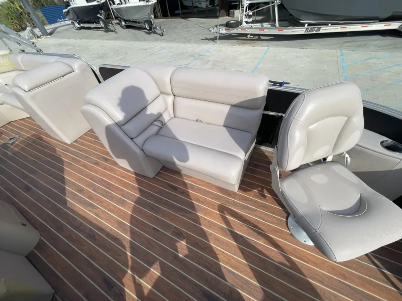 Slide: The Image of Berkshire 231FC Tritoon 2013 - 10