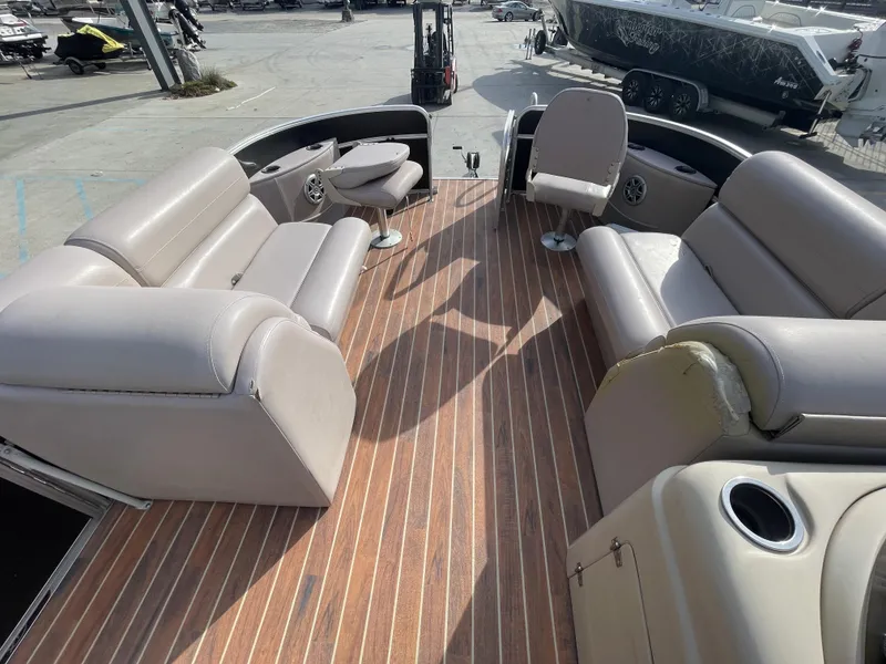 Slide: The Image of Berkshire 231FC Tritoon 2013 - 3