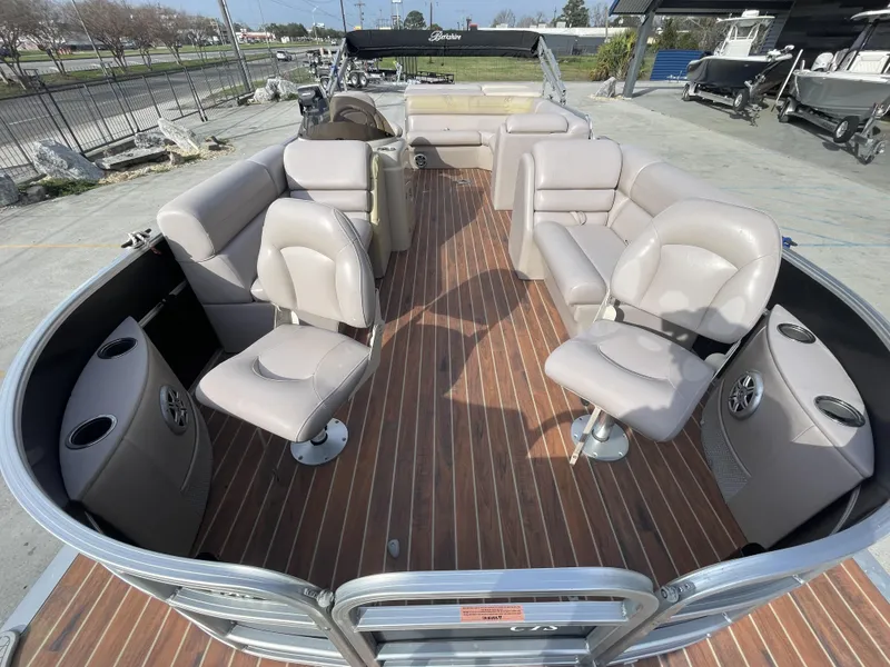 Slide: The Image of Berkshire 231FC Tritoon 2013 - 4