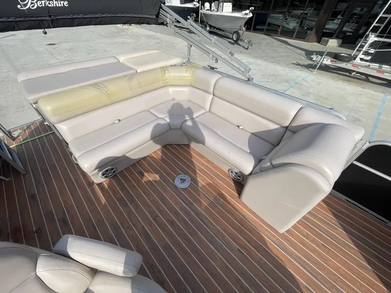 Slide: The Image of Berkshire 231FC Tritoon 2013 - 5