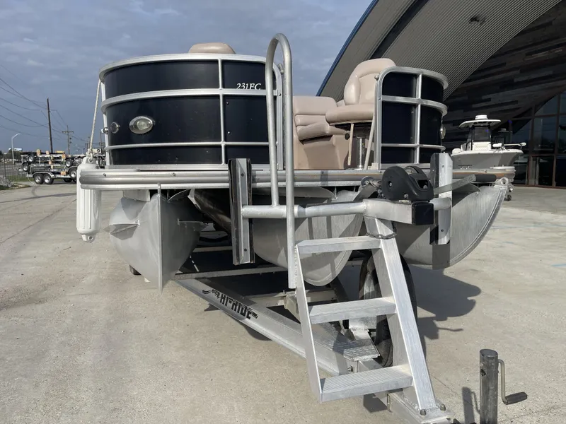 Slide: The Image of Berkshire 231FC Tritoon 2013 - 7