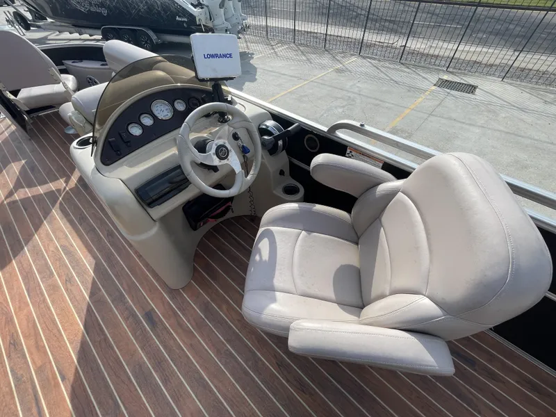 Slide: The Image of Berkshire 231FC Tritoon 2013 - 9