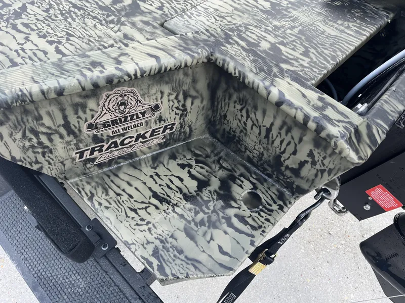 Slide: The Image of Tracker Grizzly 1650T Prairie Wings Edition 2025 - 7