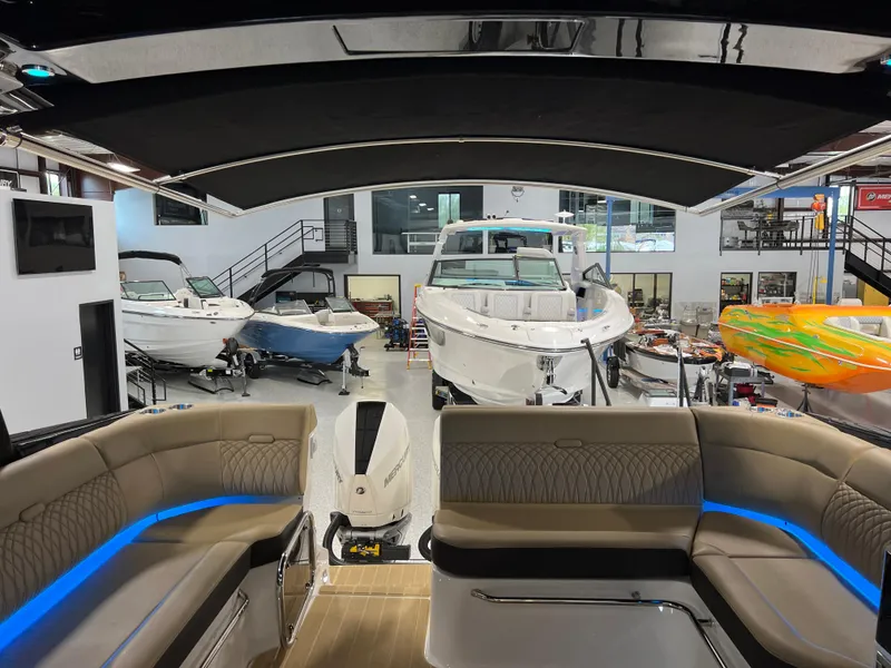 Slide: The Image of Sea Ray Sundancer 370 Outboard 2025 - 50