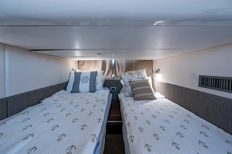 Slide: The Image of Sea Ray Sundancer 400 2017 - 57