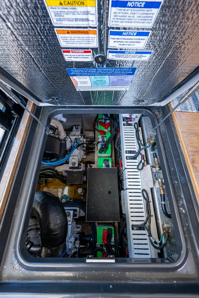 Slide: The Image of Sea Ray Sundancer 400 2017 - 67