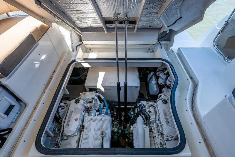 Slide: The Image of Sea Ray Sundancer 400 2017 - 68