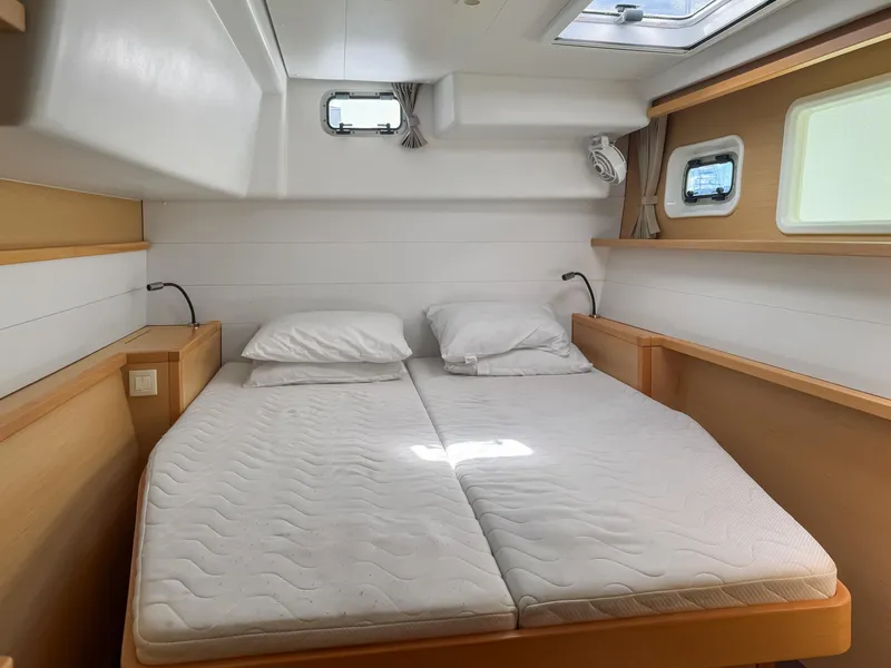 Slide: The Image of Interior cabin of 2017 Lagoon 450 F catamaran with double bed and natural light. - 42