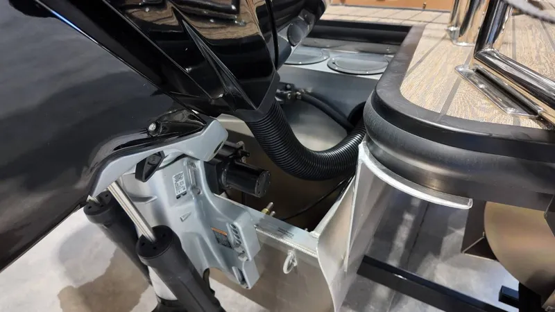 Slide: The Image of Harris Grand Mariner 250 2025 - 12