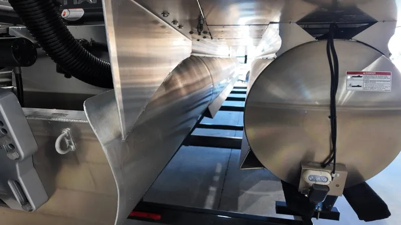 Slide: The Image of Harris Grand Mariner 250 2025 - 13