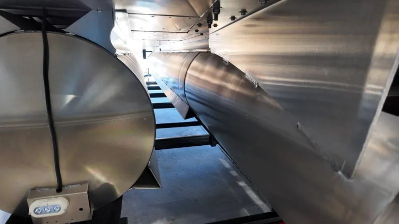 Slide: The Image of Harris Grand Mariner 250 2025 - 16