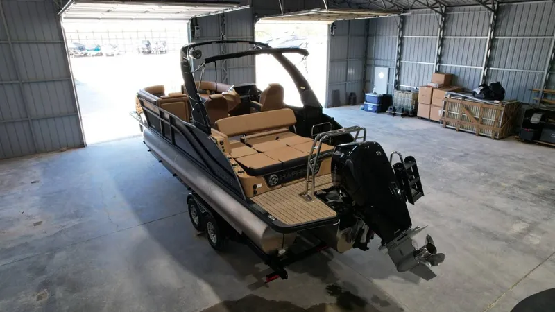 Slide: The Image of Harris Grand Mariner 250 2025 - 19