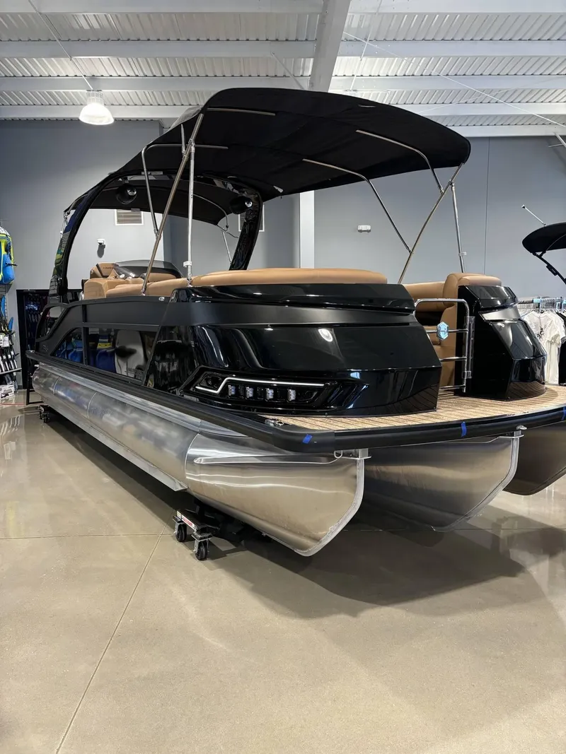 Slide: The Image of Harris Grand Mariner 250 2025 - 2