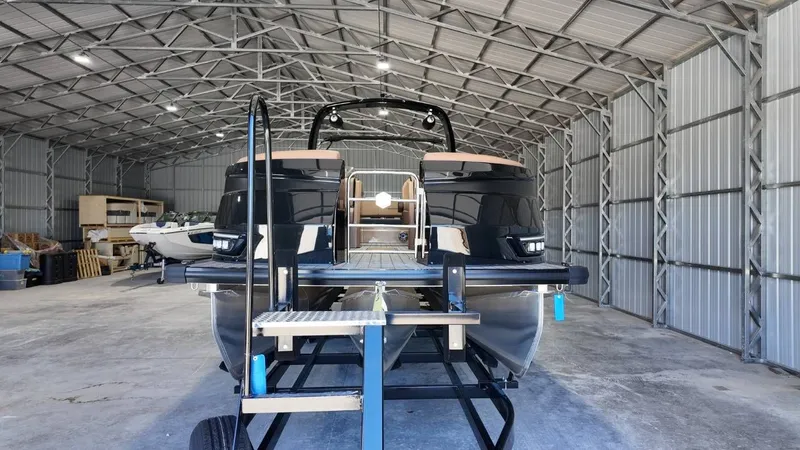 Slide: The Image of Harris Grand Mariner 250 2025 - 22