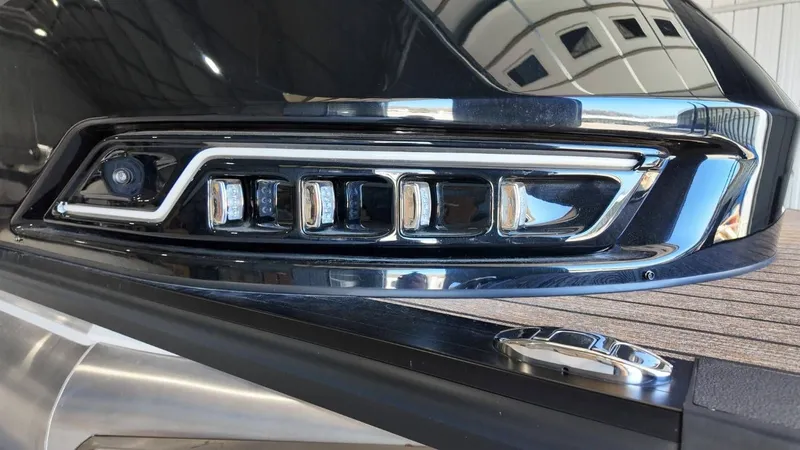 Slide: The Image of Harris Grand Mariner 250 2025 - 25