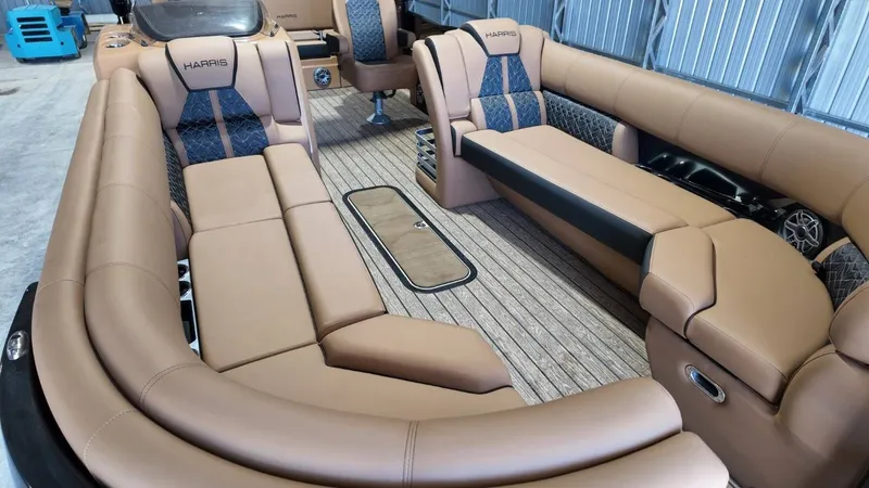 Slide: The Image of Harris Grand Mariner 250 2025 - 27