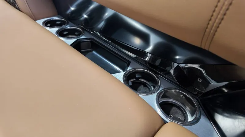 Slide: The Image of Harris Grand Mariner 250 2025 - 31