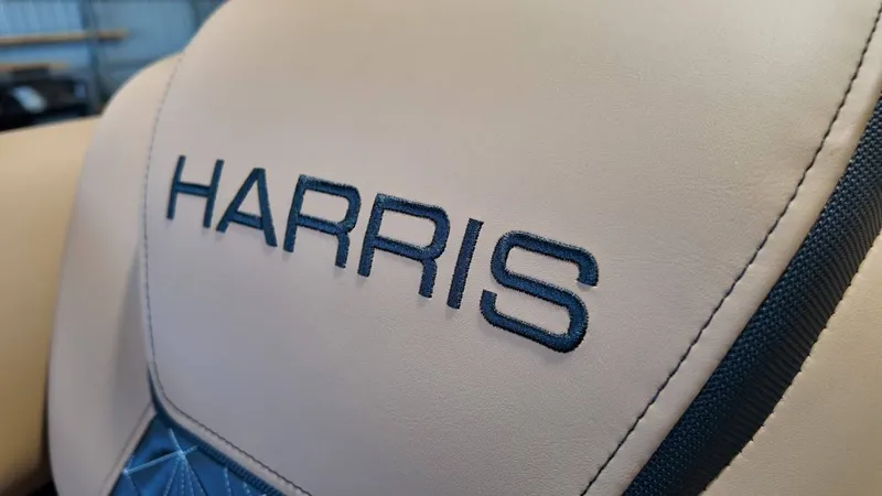 Slide: The Image of Harris Grand Mariner 250 2025 - 33