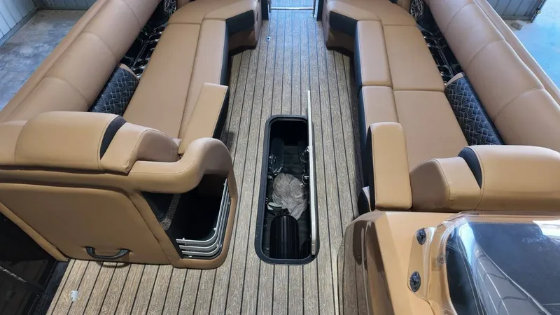 Slide: The Image of Harris Grand Mariner 250 2025 - 41