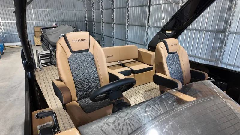 Slide: The Image of Harris Grand Mariner 250 2025 - 42