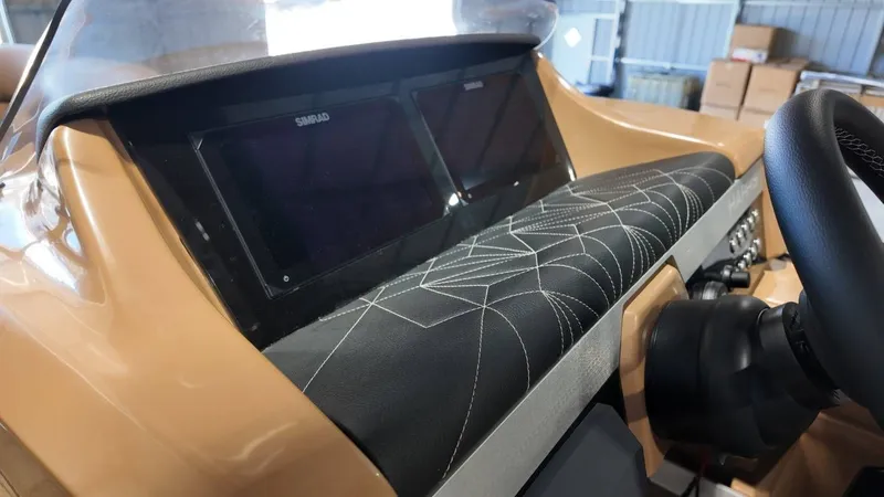 Slide: The Image of Harris Grand Mariner 250 2025 - 47