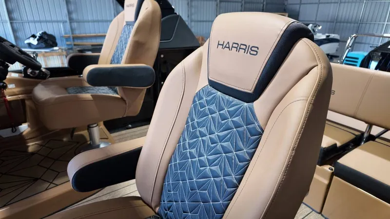 Slide: The Image of Harris Grand Mariner 250 2025 - 53