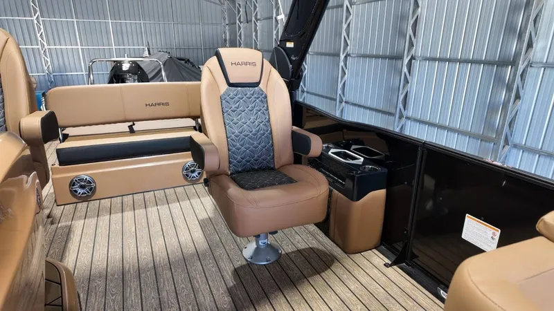 Slide: The Image of Harris Grand Mariner 250 2025 - 54