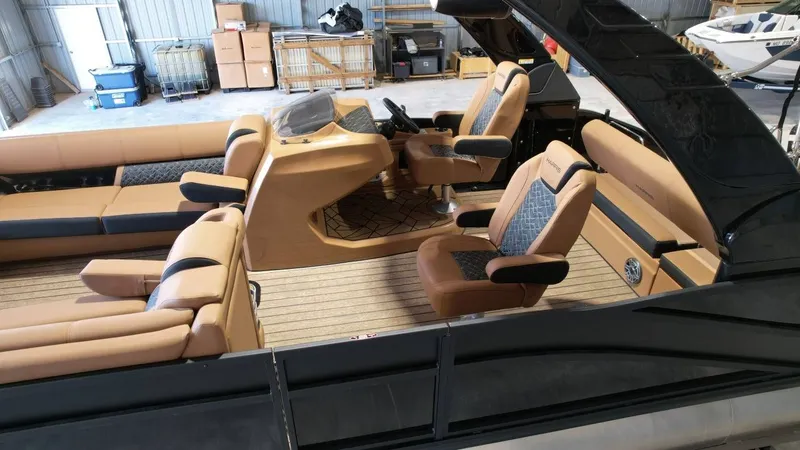 Slide: The Image of Harris Grand Mariner 250 2025 - 57