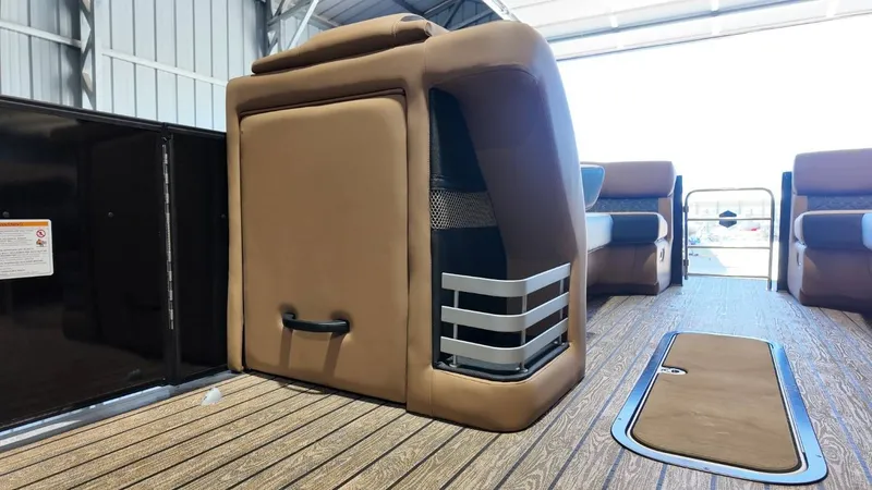 Slide: The Image of Harris Grand Mariner 250 2025 - 59