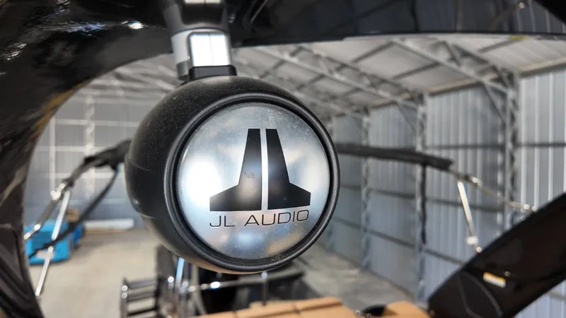 Slide: The Image of Harris Grand Mariner 250 2025 - 65