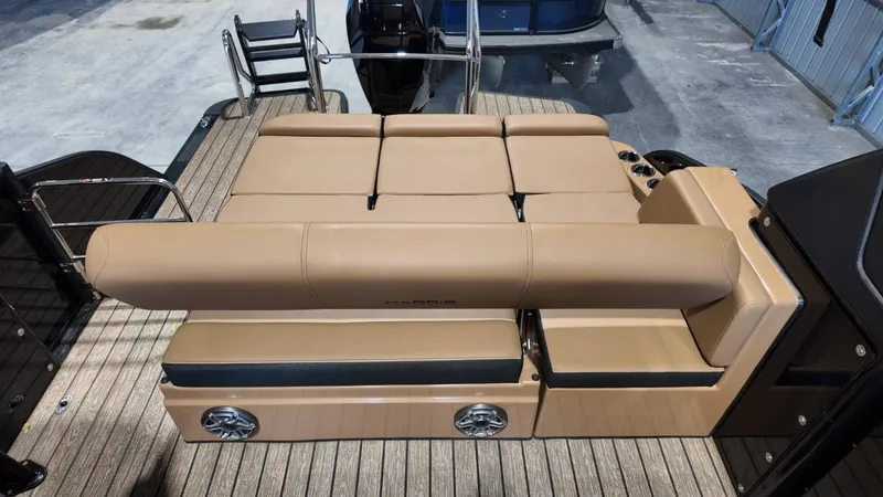 Slide: The Image of Harris Grand Mariner 250 2025 - 69