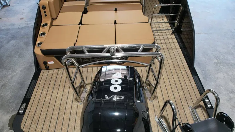 Slide: The Image of Harris Grand Mariner 250 2025 - 73