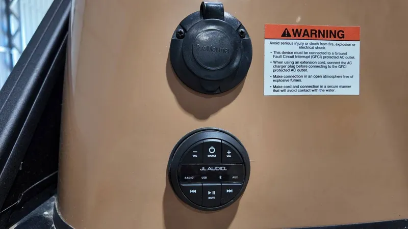 Slide: The Image of Harris Grand Mariner 250 2025 - 74