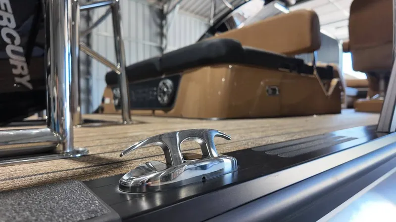 Slide: The Image of Harris Grand Mariner 250 2025 - 77