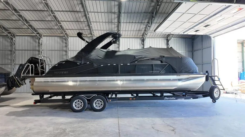 Slide: The Image of Harris Grand Mariner 250 2025 - 79