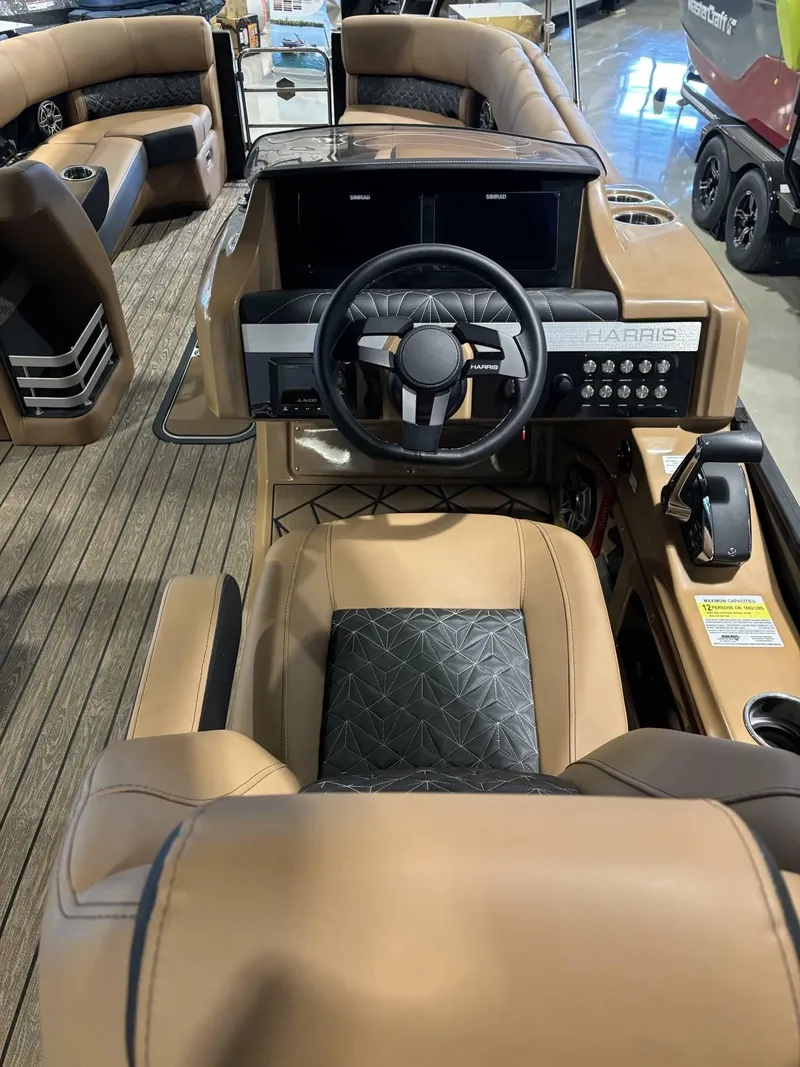 Slide: The Image of Harris Grand Mariner 250 2025 - 8