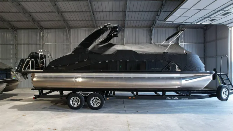 Slide: The Image of Harris Grand Mariner 250 2025 - 81