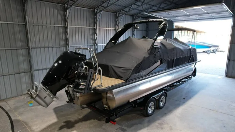 Slide: The Image of Harris Grand Mariner 250 2025 - 82