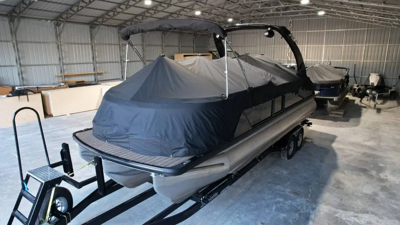 Slide: The Image of Harris Grand Mariner 250 2025 - 83