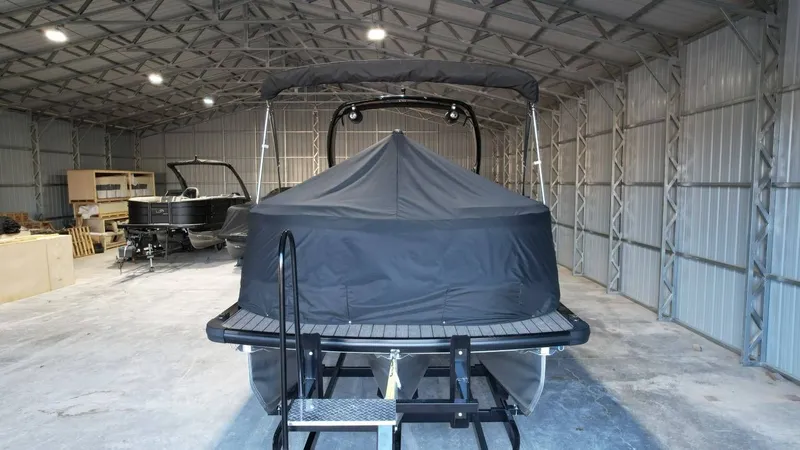 Slide: The Image of Harris Grand Mariner 250 2025 - 84