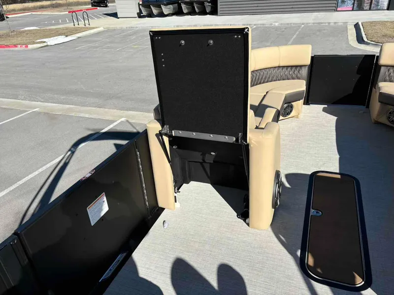 Slide: The Image of Harris Sunliner 250 2025 - 15