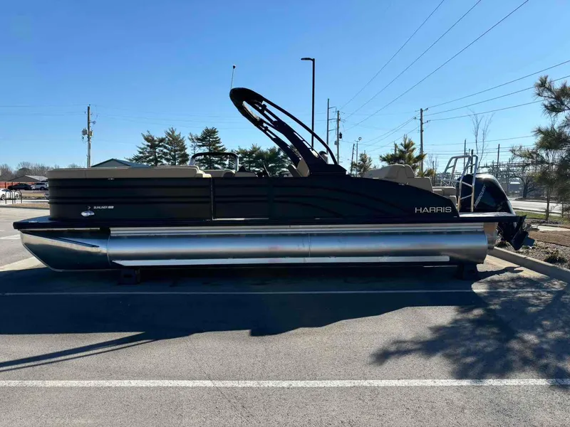 Slide: The Image of Harris Sunliner 250 2025 - 2