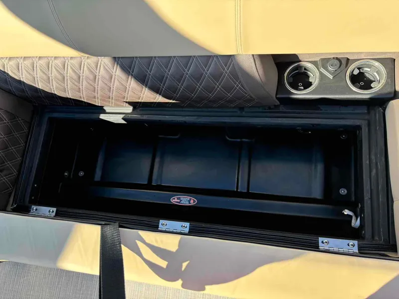 Slide: The Image of Harris Sunliner 250 2025 - 8