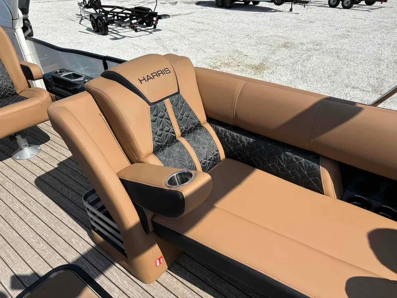 Slide: The Image of Harris Grand Mariner 250 2025 - 11