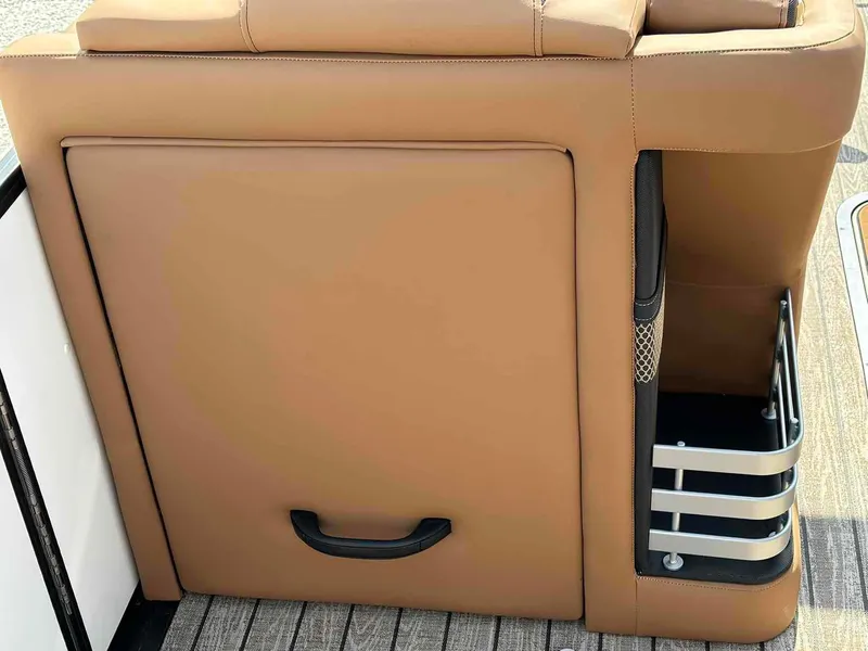 Slide: The Image of Harris Grand Mariner 250 2025 - 13