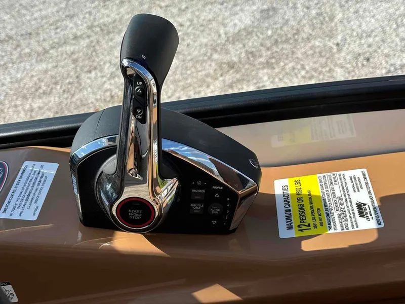 Slide: The Image of Harris Grand Mariner 250 2025 - 18