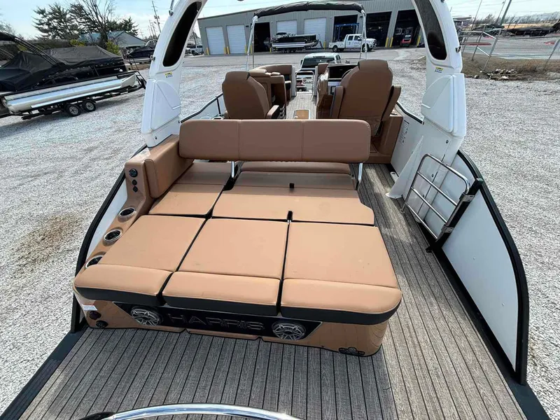 Slide: The Image of Harris Grand Mariner 250 2025 - 22